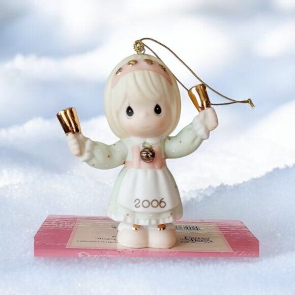 2006 Precious Moments "Ringing in the Season" Item #610002 Ornament - Picture 1 of 8